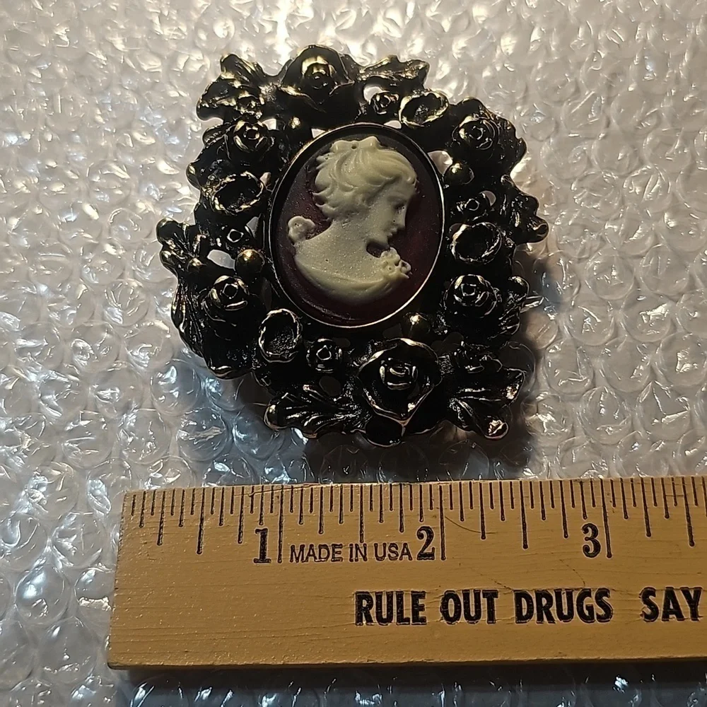 Cameo Belt Buckle NWOT